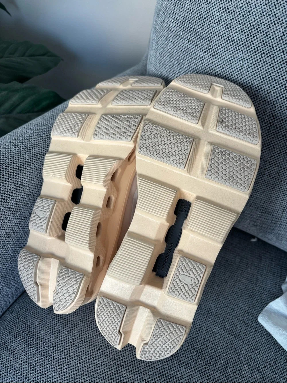On Running Women’s Sneakers in Light Beige - Cloud Style